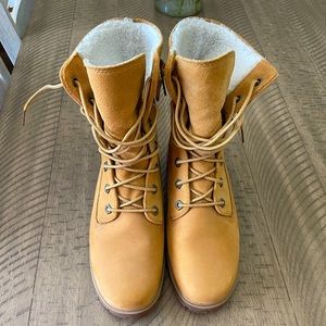 WOMEN'S TIMBERLAND® AUTHENTICS WATERPROOF ROLL-TOP BOOTS.